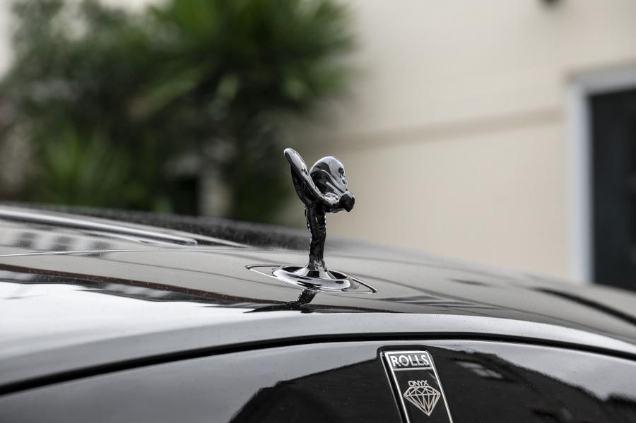 Логотип Rolls-Royce Wraith by ONYX Concept 2019 года  (фото 2 из 36)